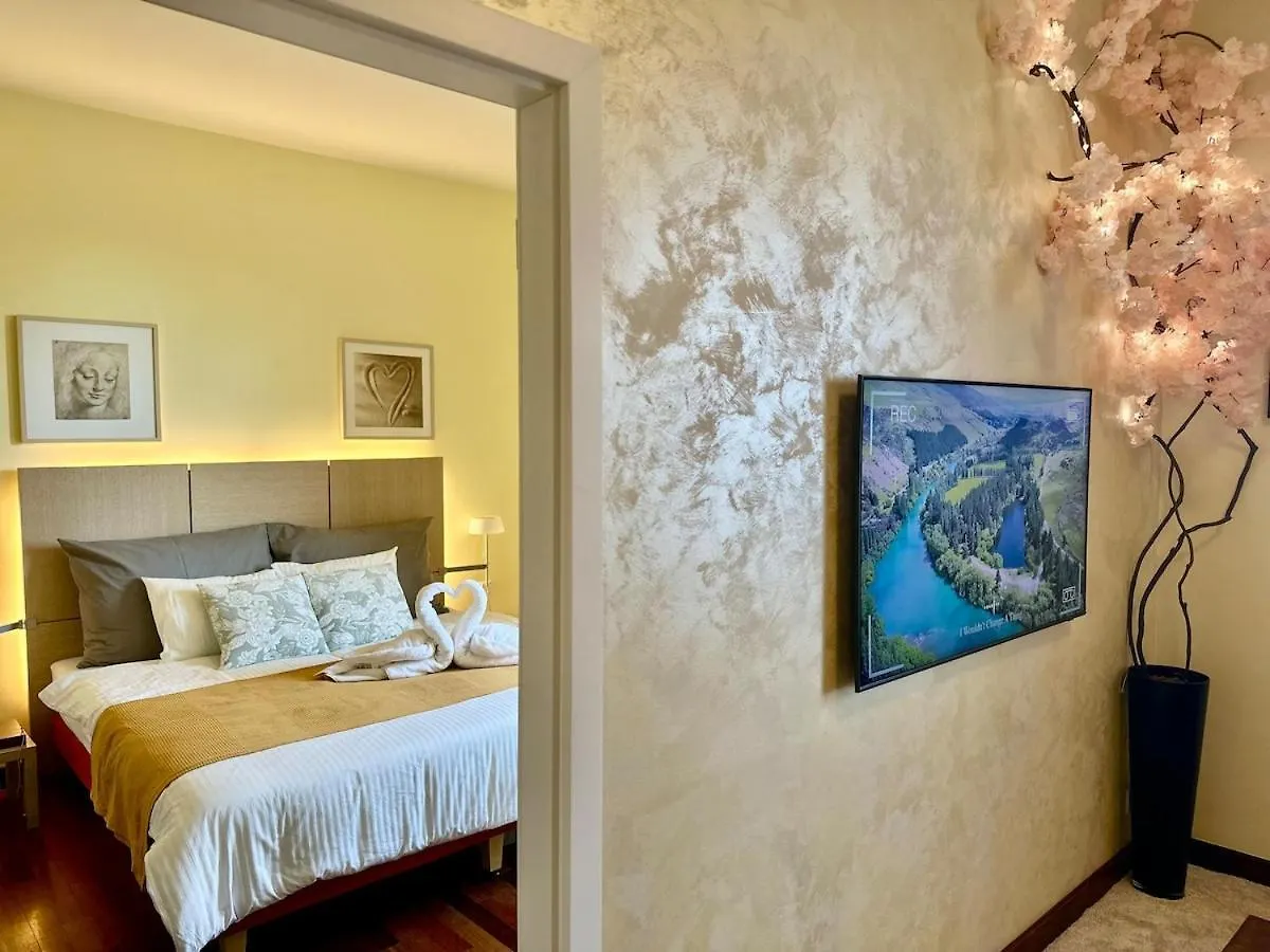 The Crown Apartment Prag